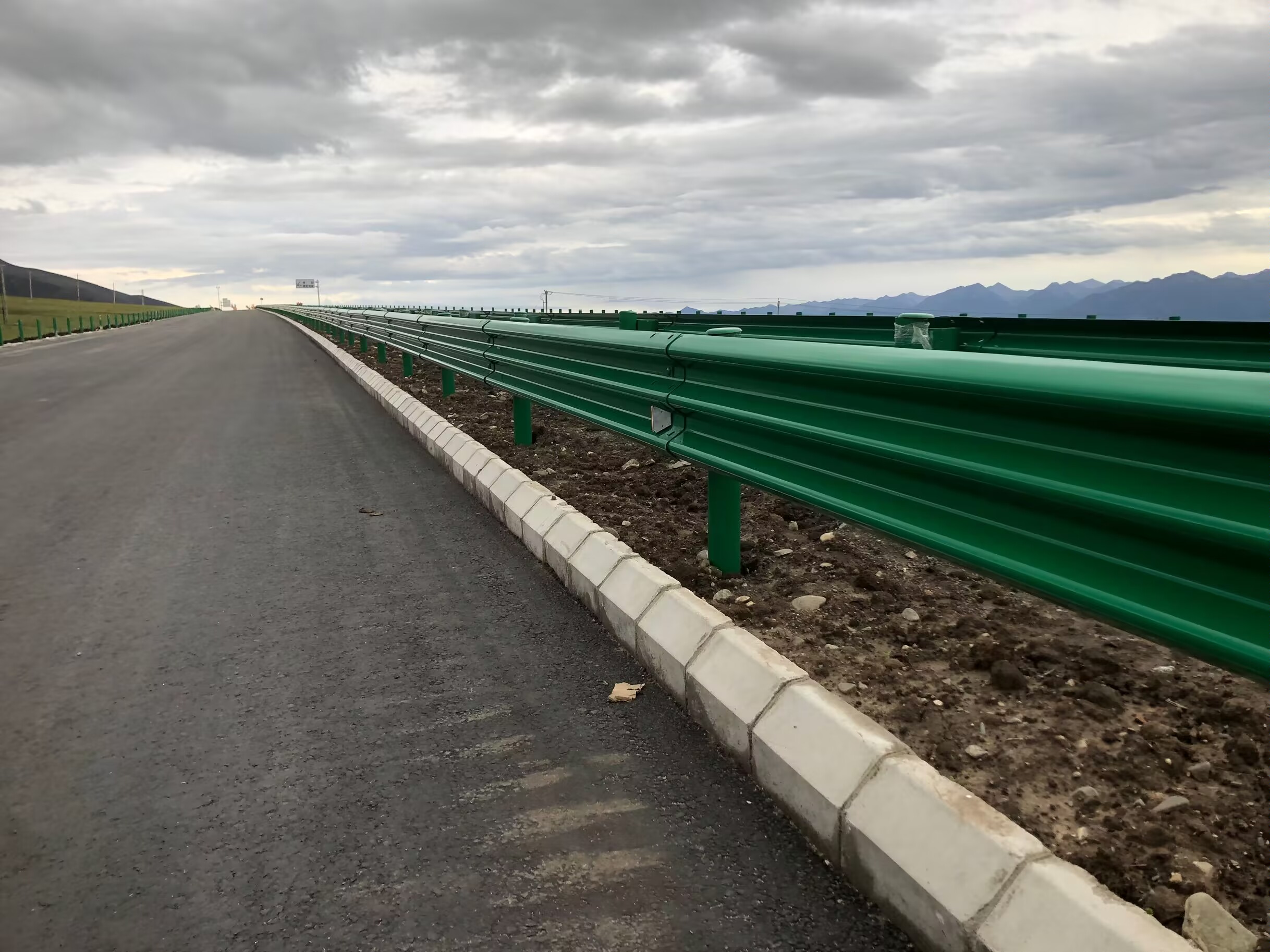 东坡区乡村公路波形护栏波形护栏板 - 推荐